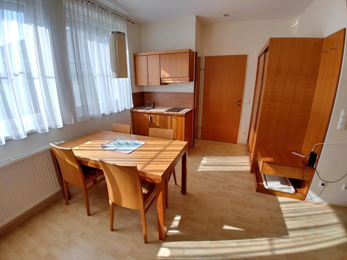 Hotel Lei'S Wok Neusiedl am See Zewnętrze zdjęcie
